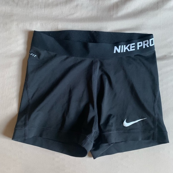 Nike Black Performance Shorts - Picture 2 of 7